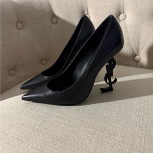 Saint Laurent Opyum Logo Plaque Pumps - Black